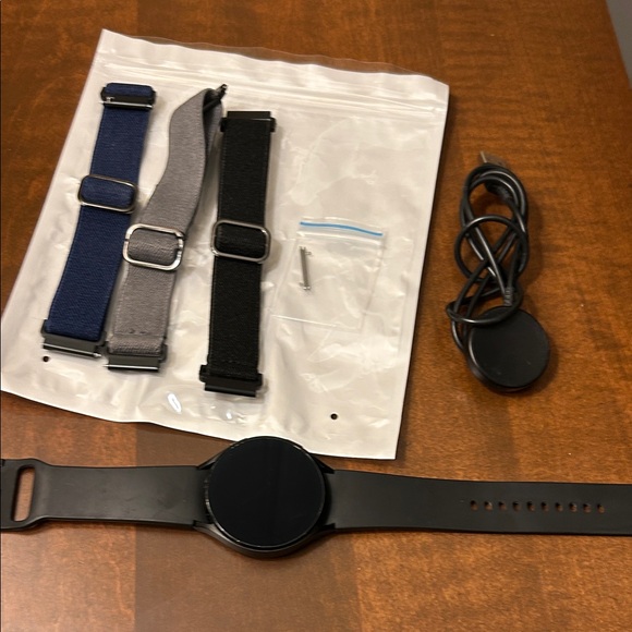 Samsung Galaxy Watch 4, 44 mm Bluetooth with Interchangeable Bands - Picture 1 of 7